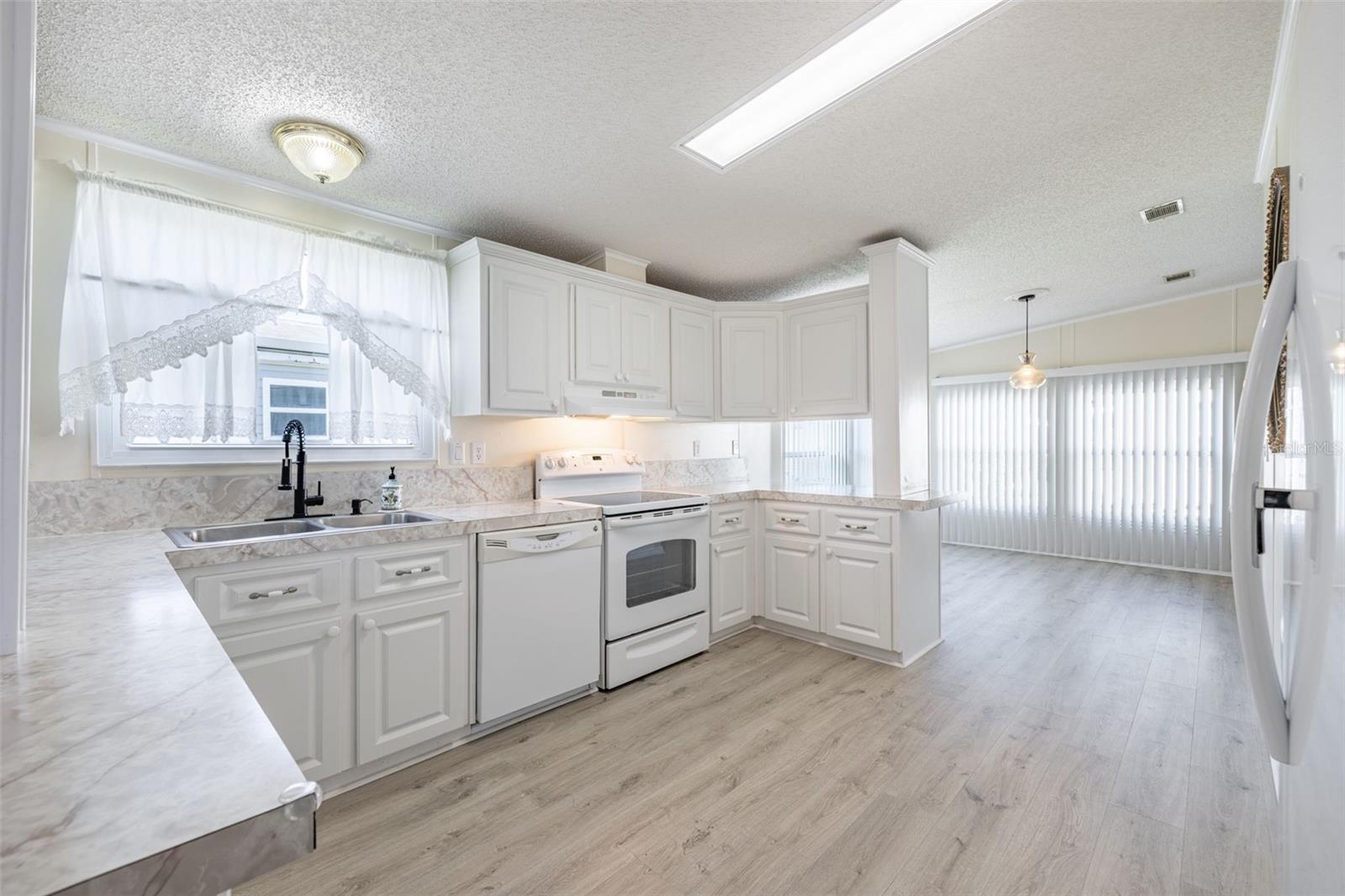 3111 SHORT LEAF ST — photo 15