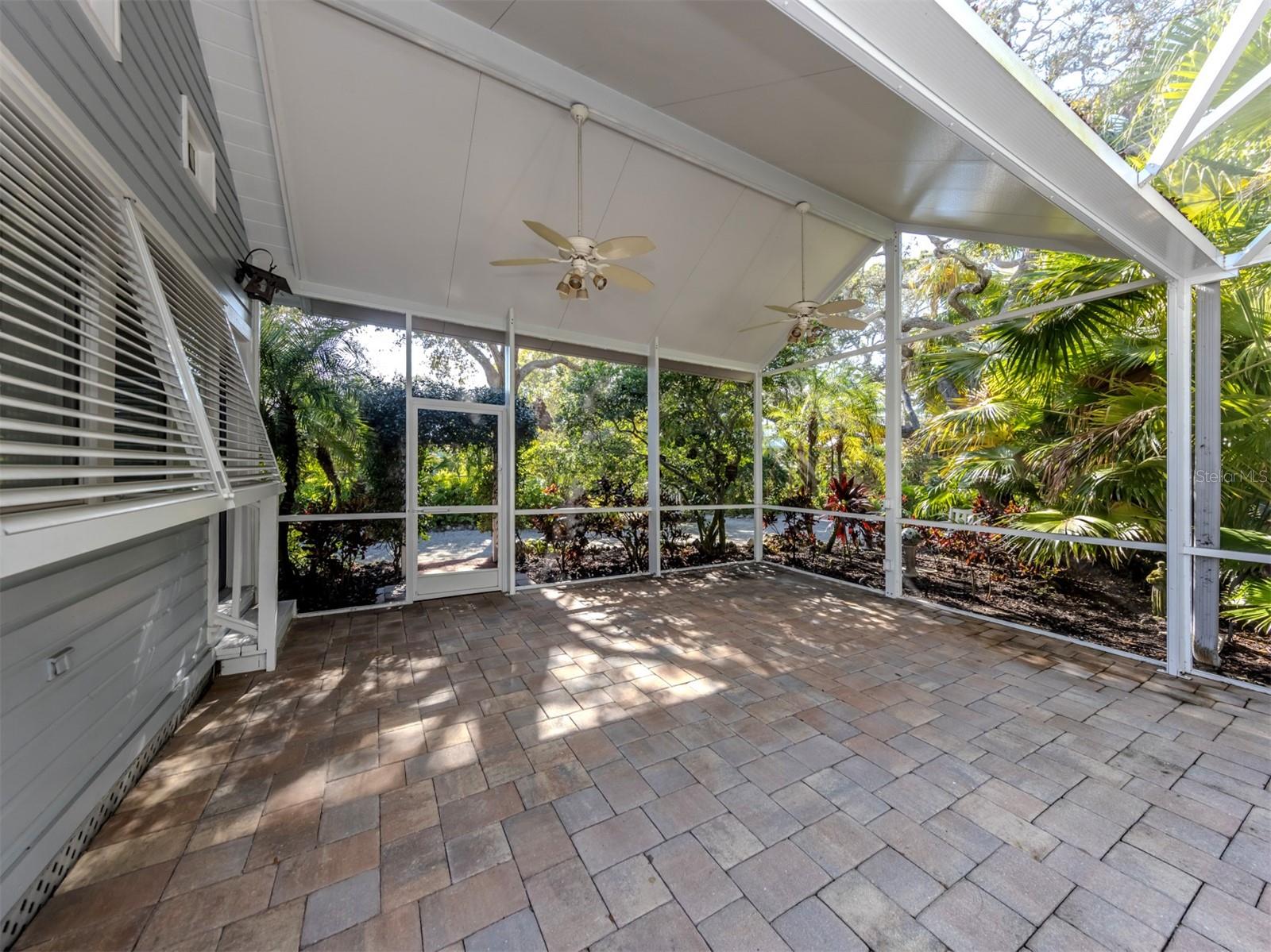 726 EAGLE POINT DR — photo 28