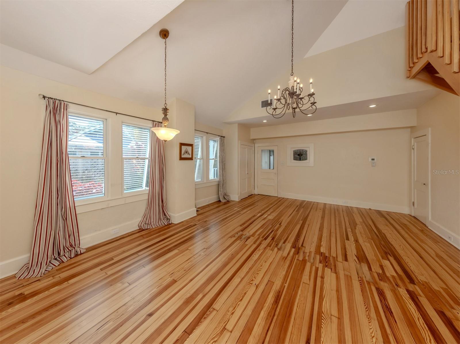 726 EAGLE POINT DR — photo 12