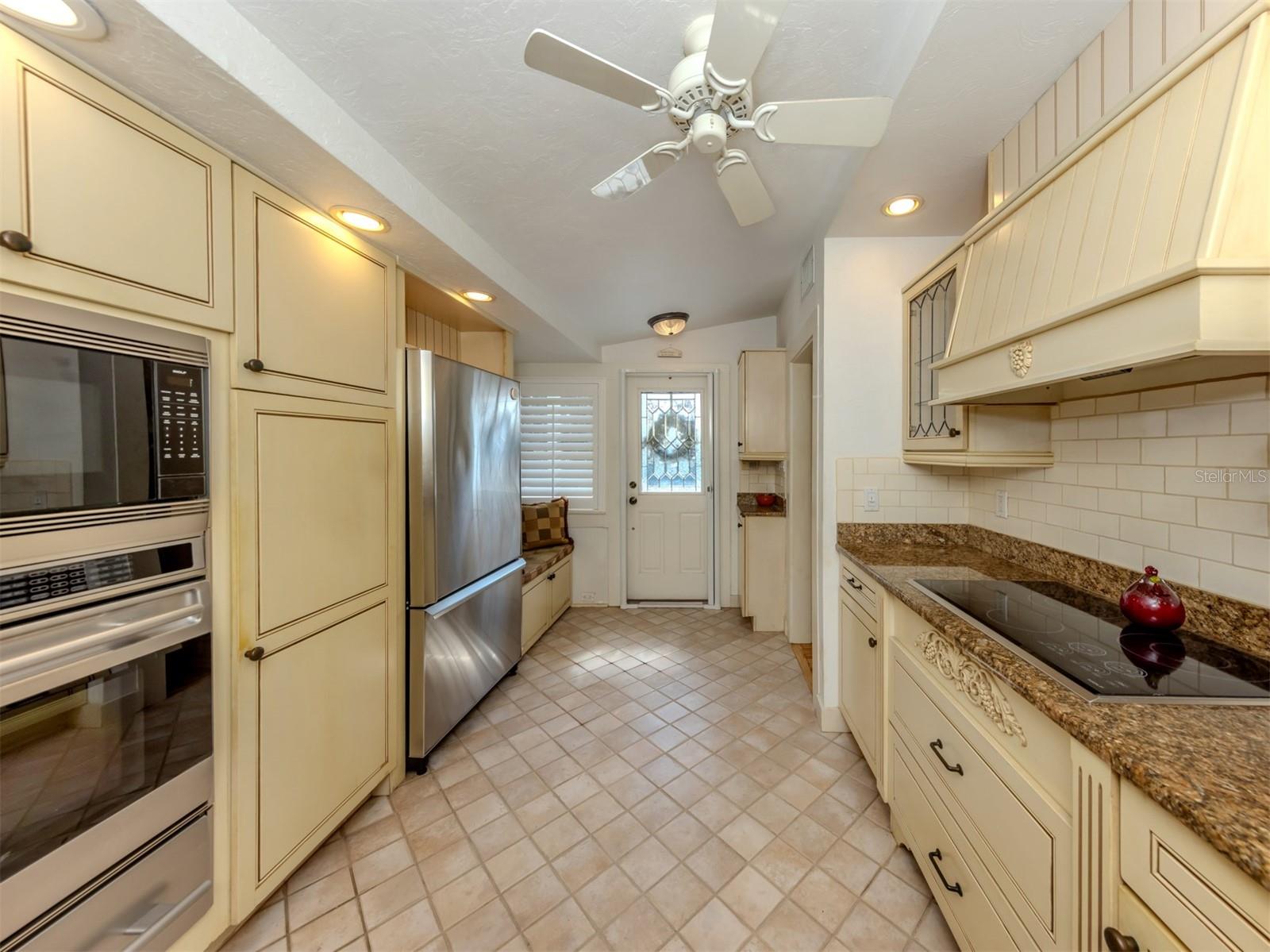 726 EAGLE POINT DR — photo 17
