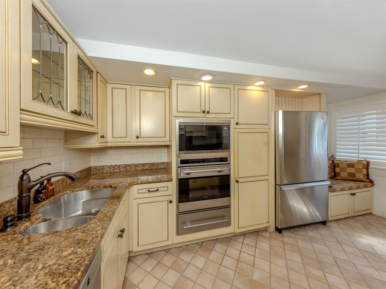 726 EAGLE POINT DR — photo 16