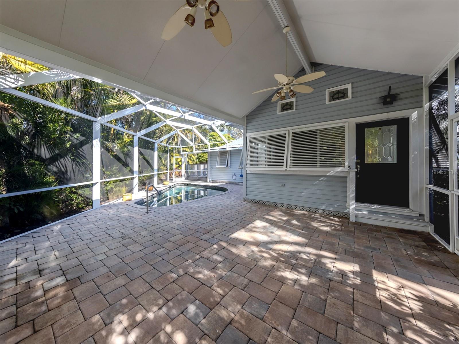 726 EAGLE POINT DR — photo 29