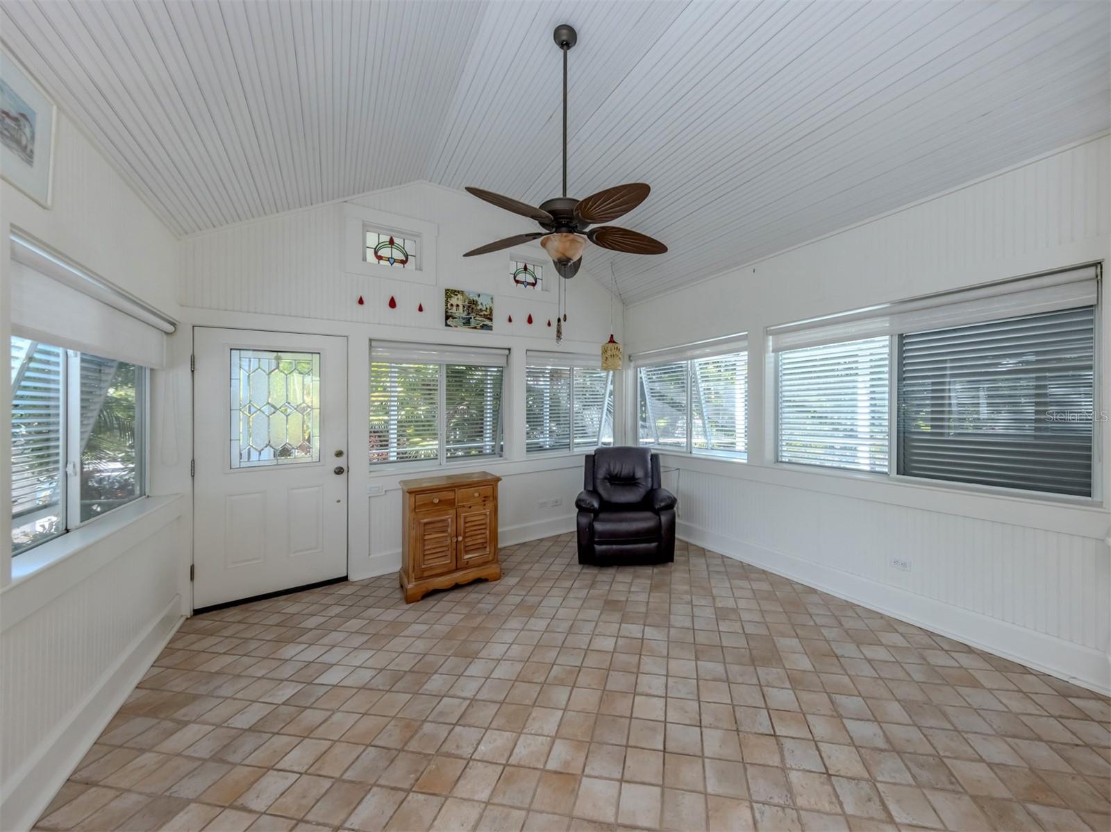 726 EAGLE POINT DR — photo 25