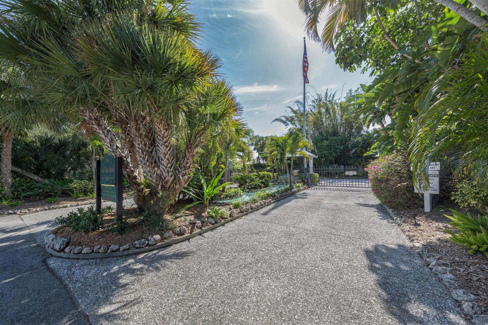 726 EAGLE POINT DR — photo 41