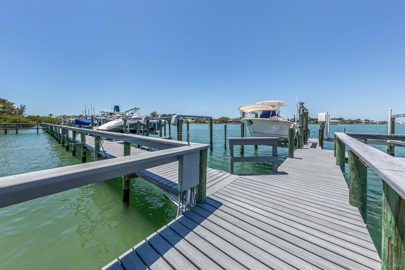 726 EAGLE POINT DR — photo 48