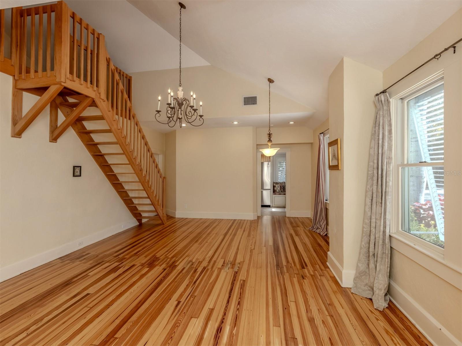 726 EAGLE POINT DR — photo 4