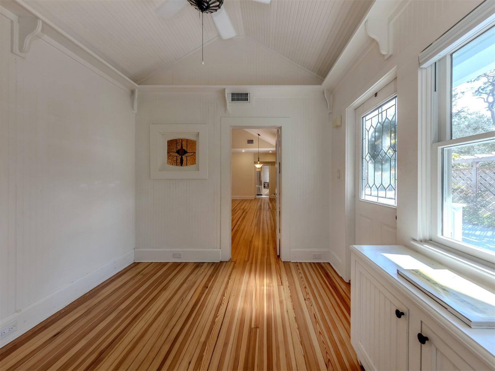 726 EAGLE POINT DR — photo 18
