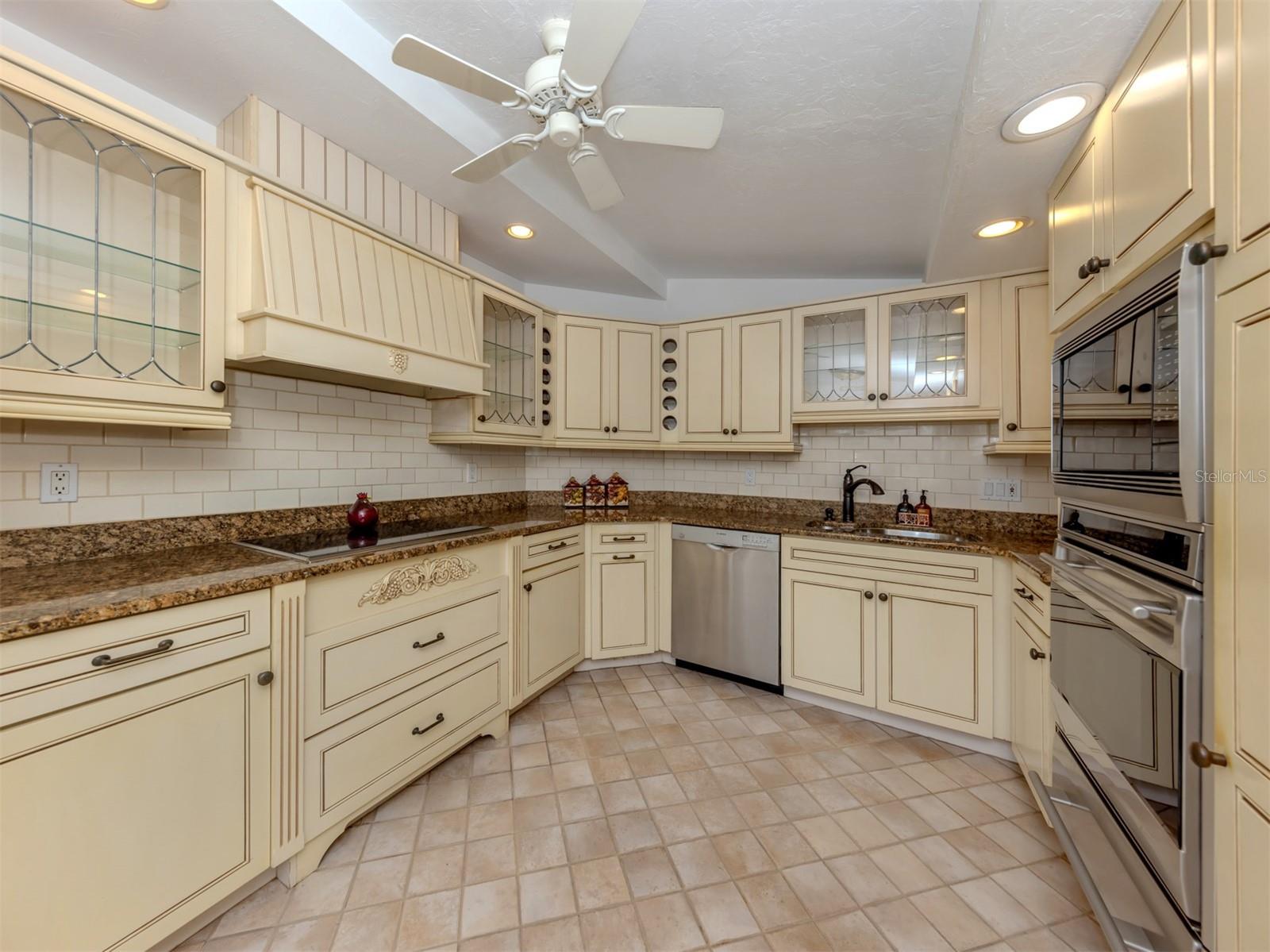 726 EAGLE POINT DR — photo 15