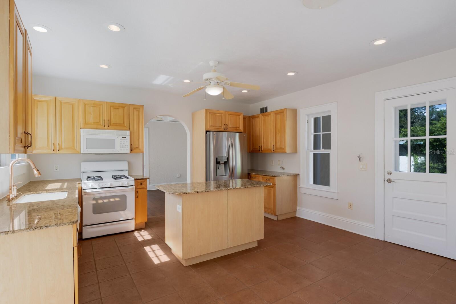 455 ACACIA DR — photo 23
