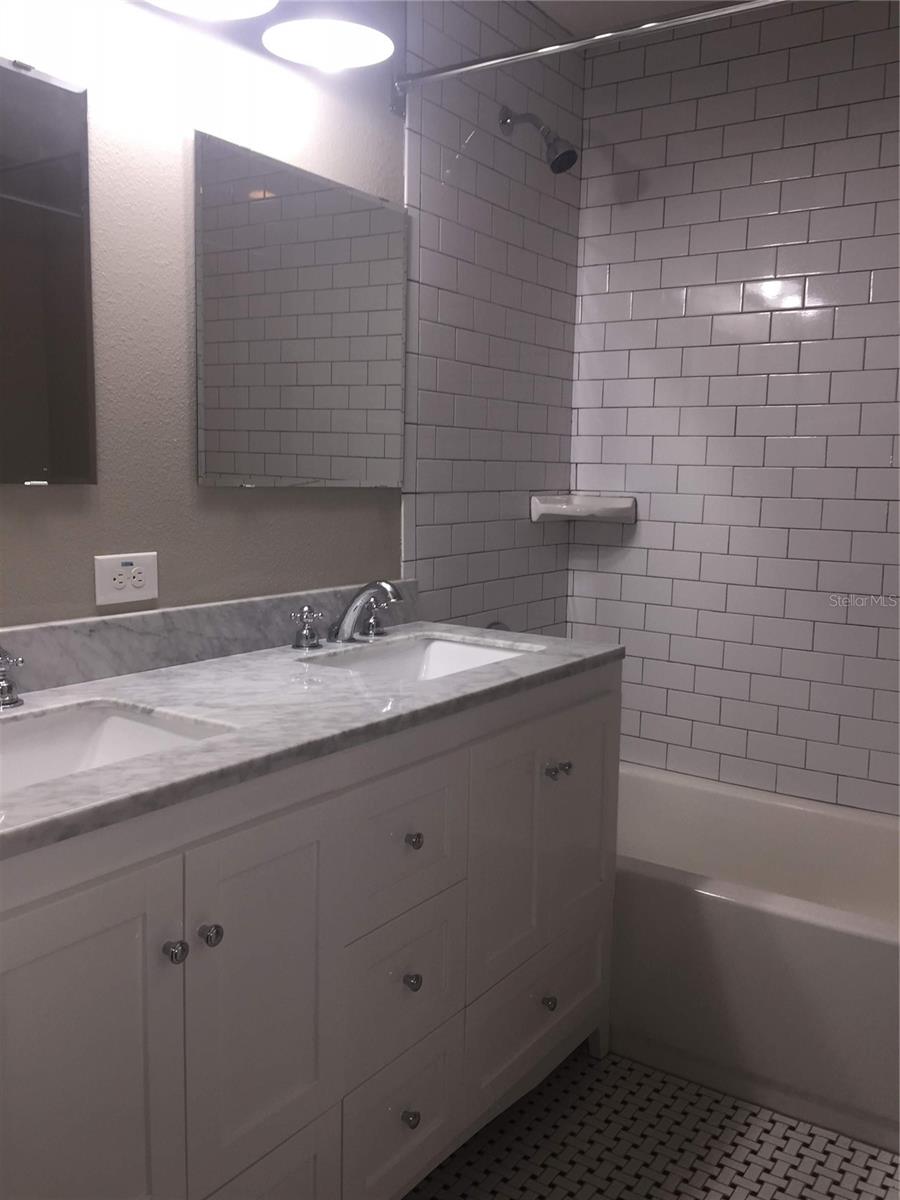 121 W GIDDENS AVE — photo 16