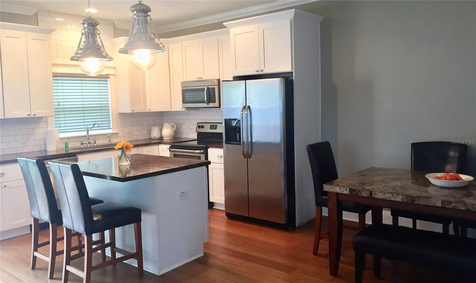 121 W GIDDENS AVE — photo 9