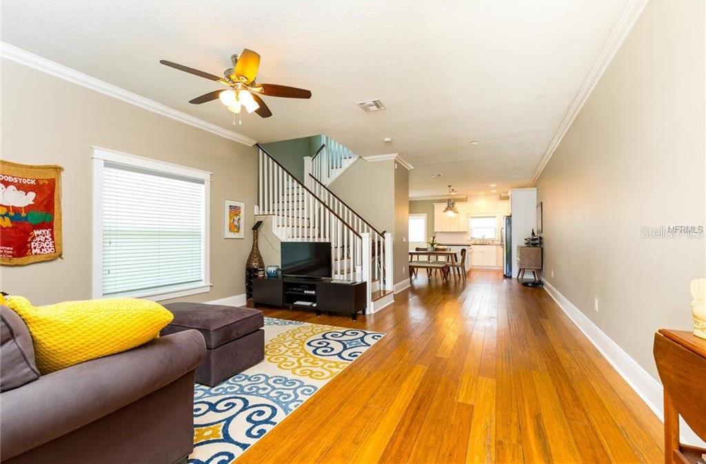 121 W GIDDENS AVE — photo 4