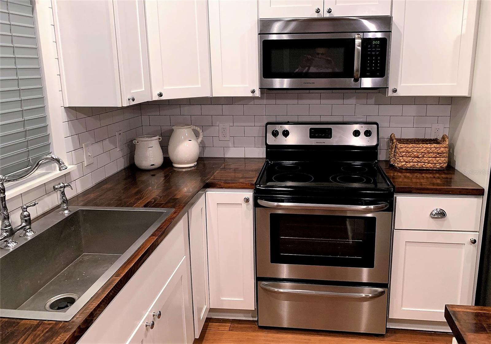 121 W GIDDENS AVE — photo 11