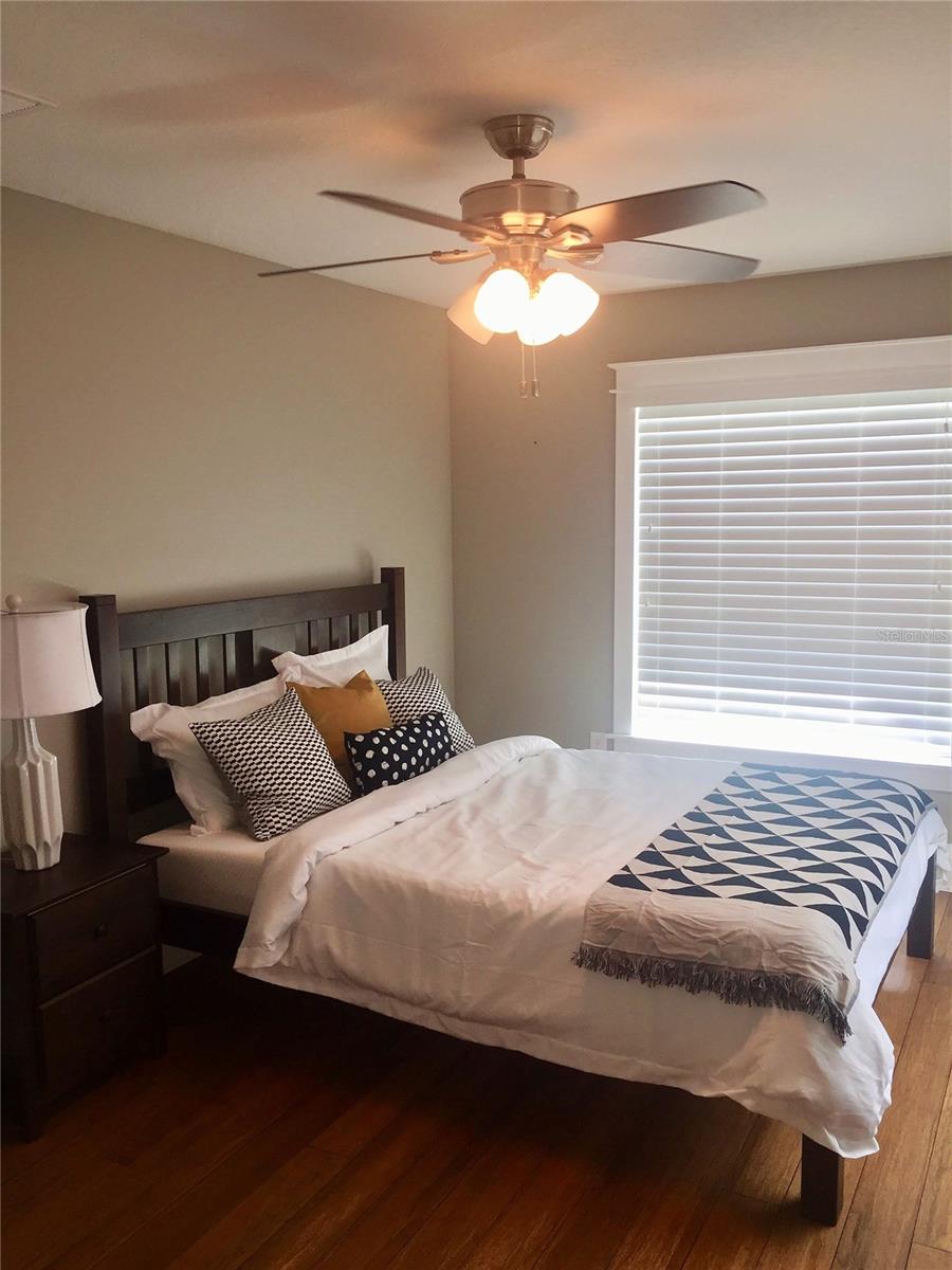 121 W GIDDENS AVE — photo 15