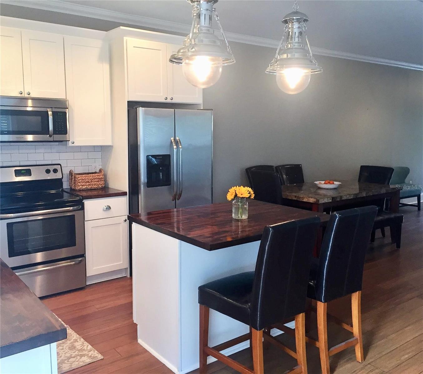 121 W GIDDENS AVE — photo 12