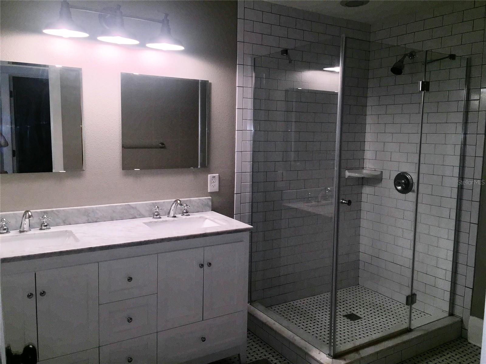 121 W GIDDENS AVE — photo 14