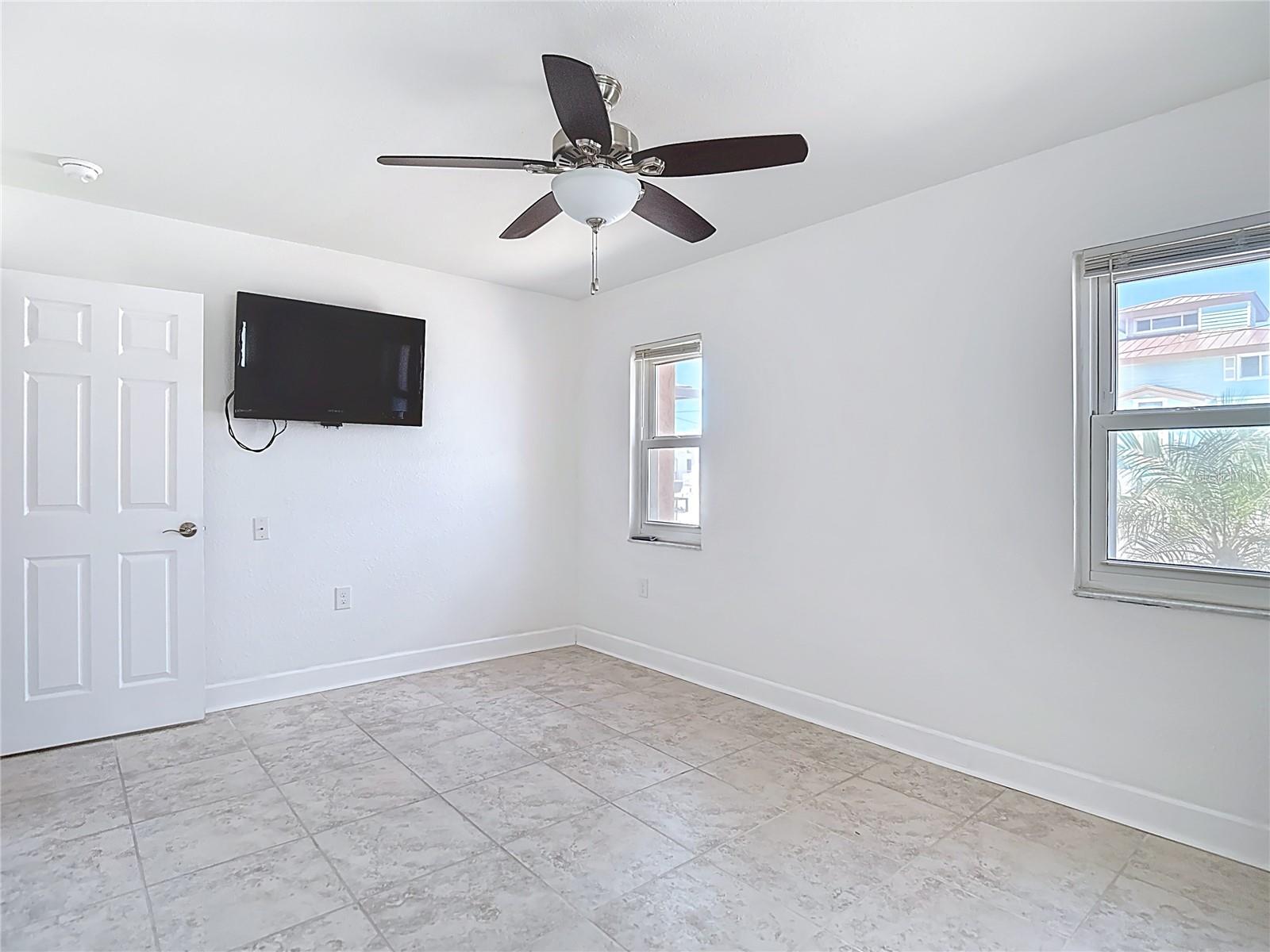 13816 VICTOR AVE — photo 18