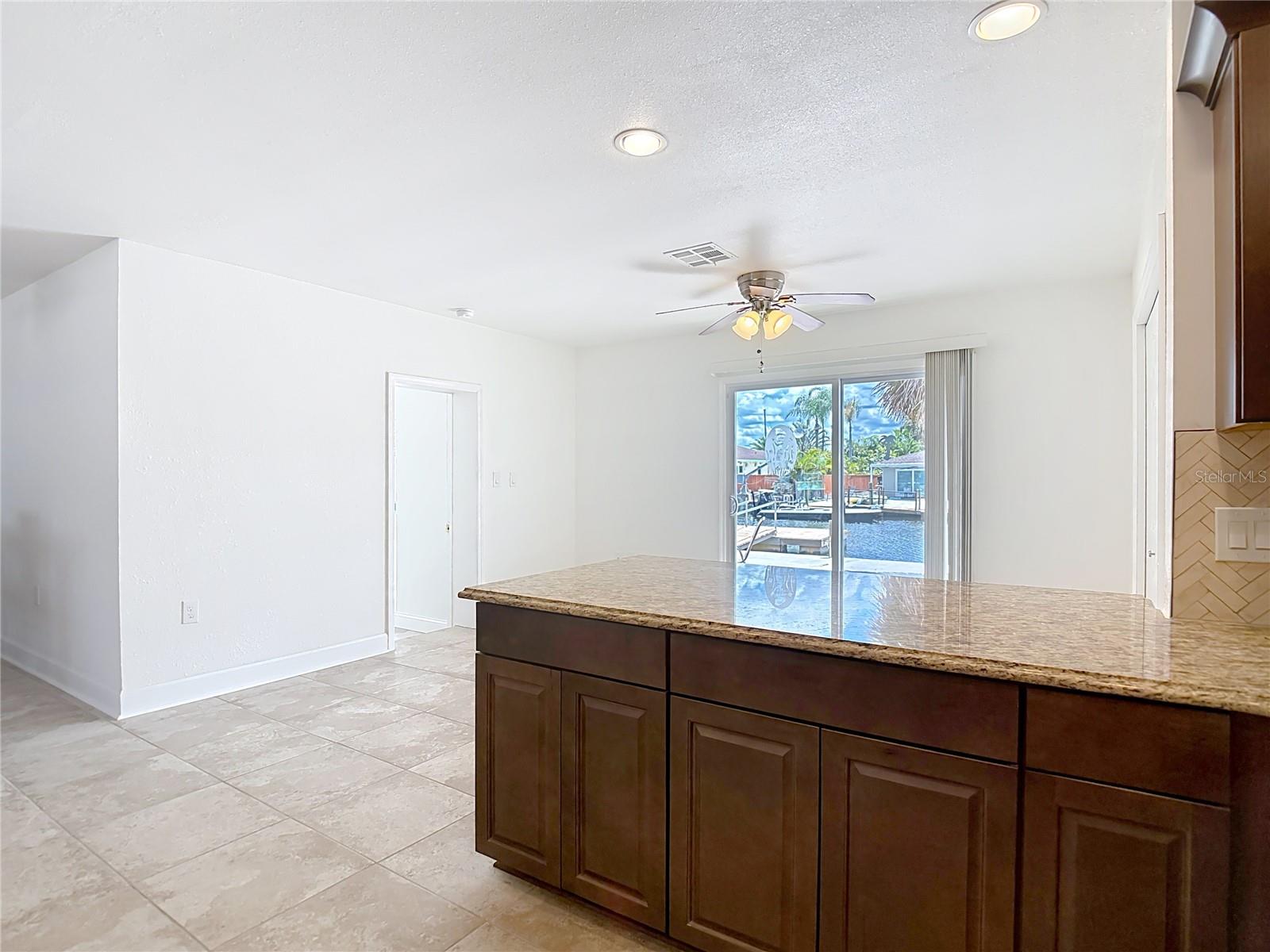 13816 VICTOR AVE — photo 38