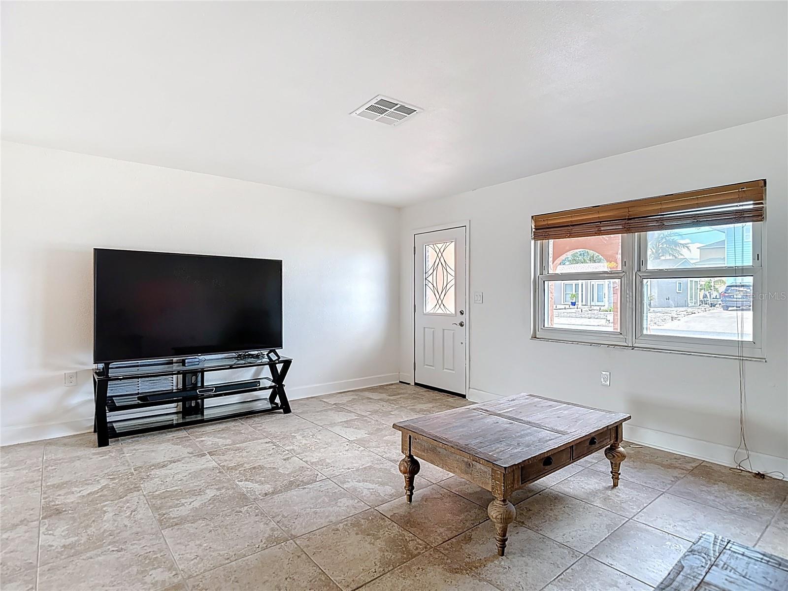 13816 VICTOR AVE — photo 5