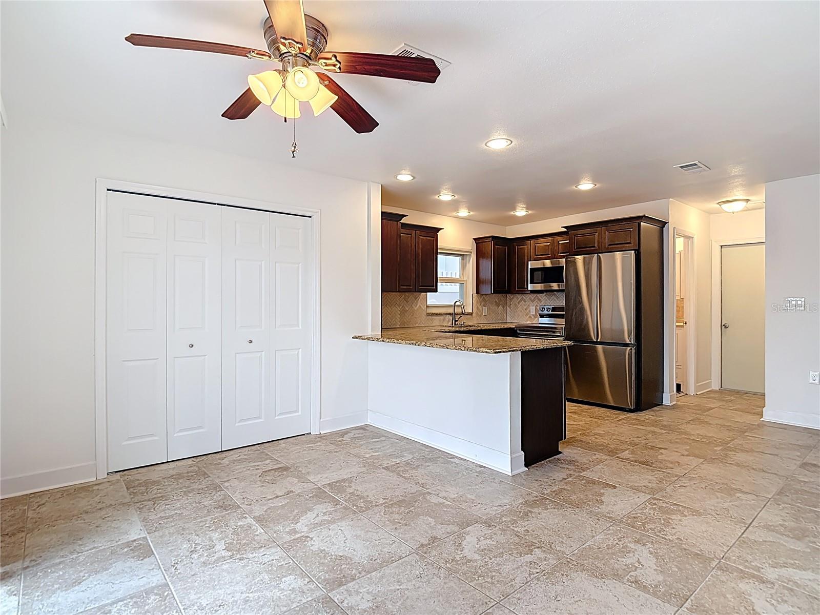13816 VICTOR AVE — photo 31