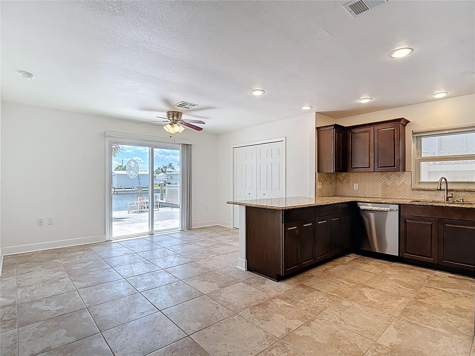 13816 VICTOR AVE — photo 42