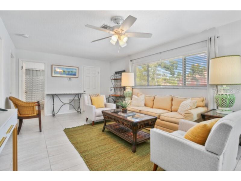 422 JULIA PL #C — photo 3