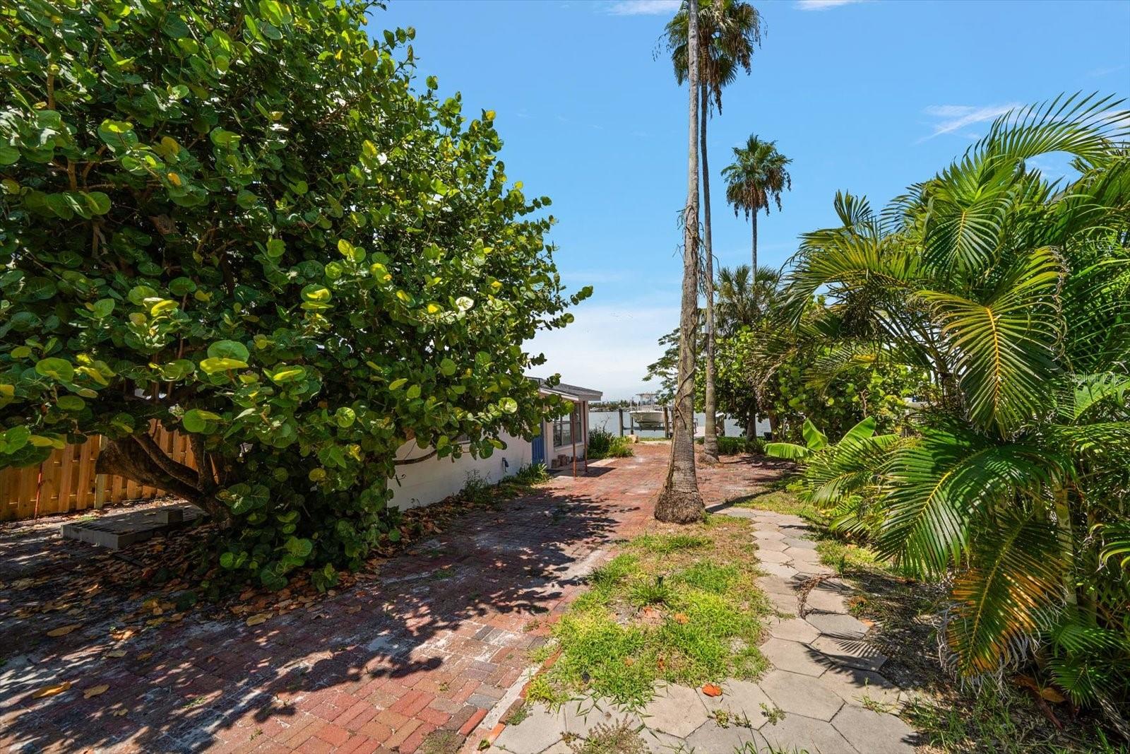 8405 BAYSHORE DR — photo 27