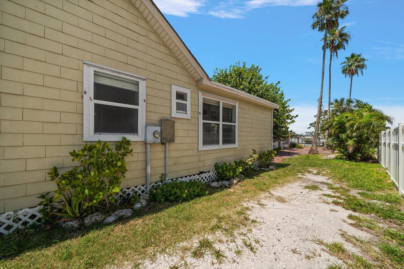 8405 BAYSHORE DR — photo 26