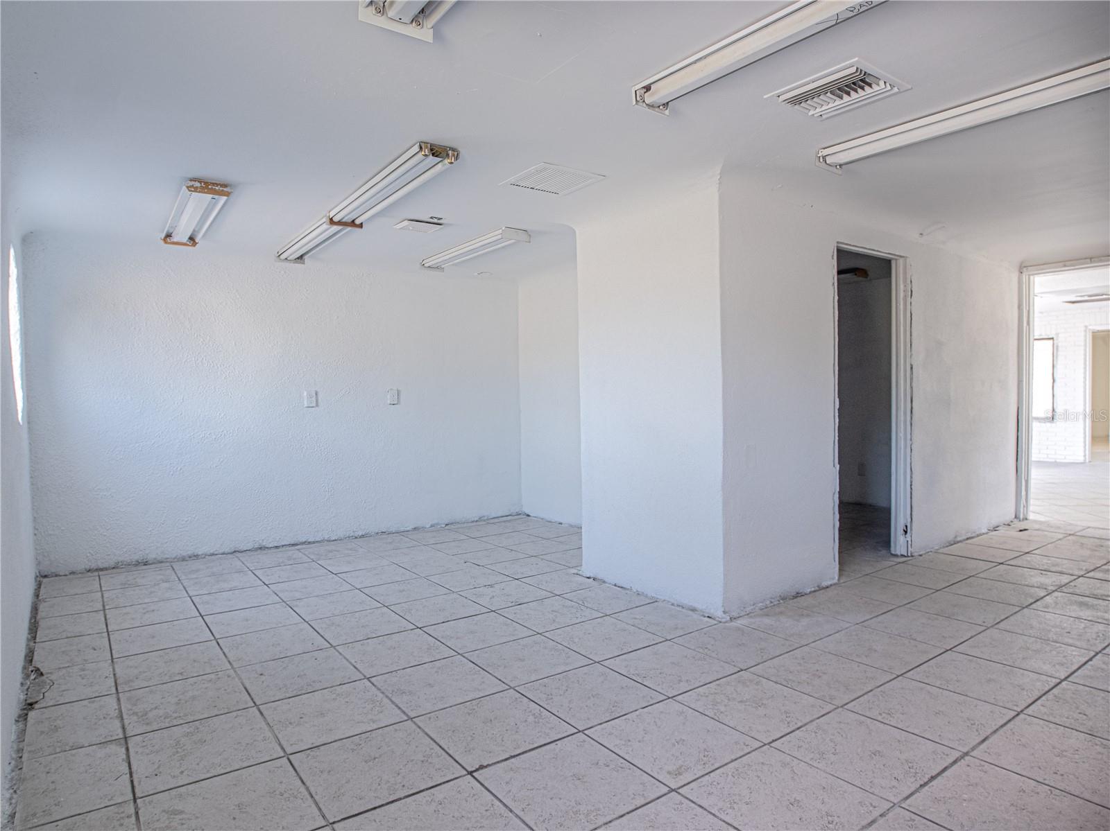 7618 US HIGHWAY 19 — photo 10