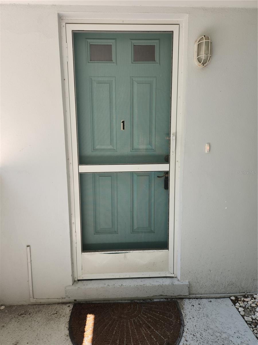 565 GOLDEN GATE PT #1 — photo 3