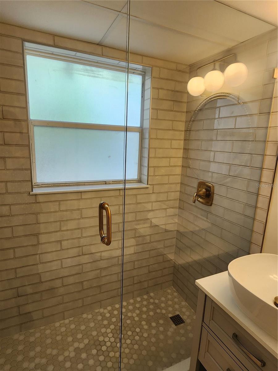 565 GOLDEN GATE PT #1 — photo 15