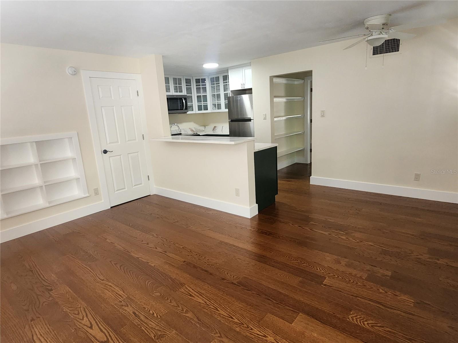 565 GOLDEN GATE PT #1 — photo 4