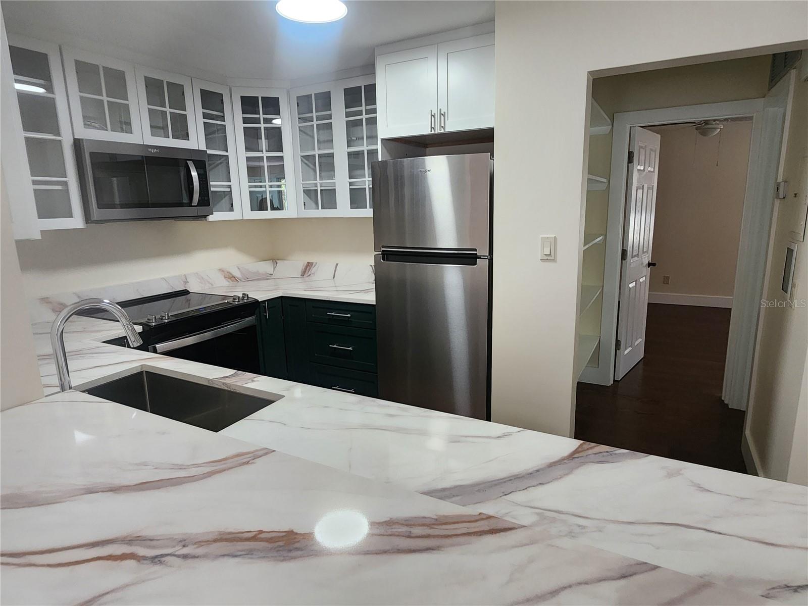 565 GOLDEN GATE PT #1 — photo 9