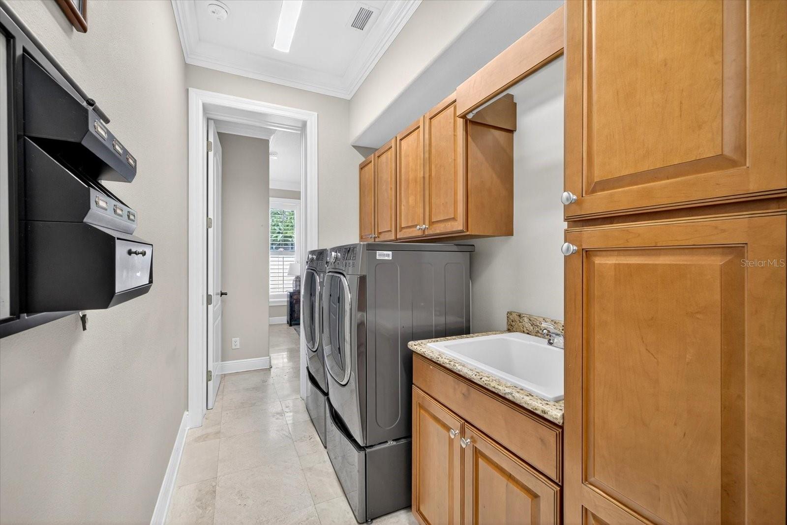 3904 W SANTIAGO ST — photo 17