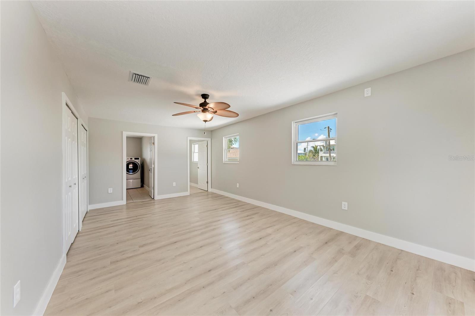 893 N SHORE DR — photo 32