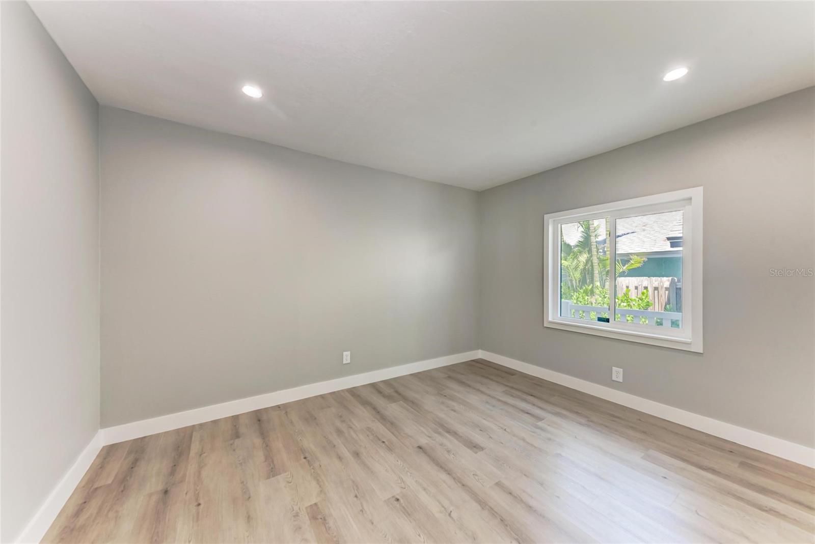 893 N SHORE DR — photo 22