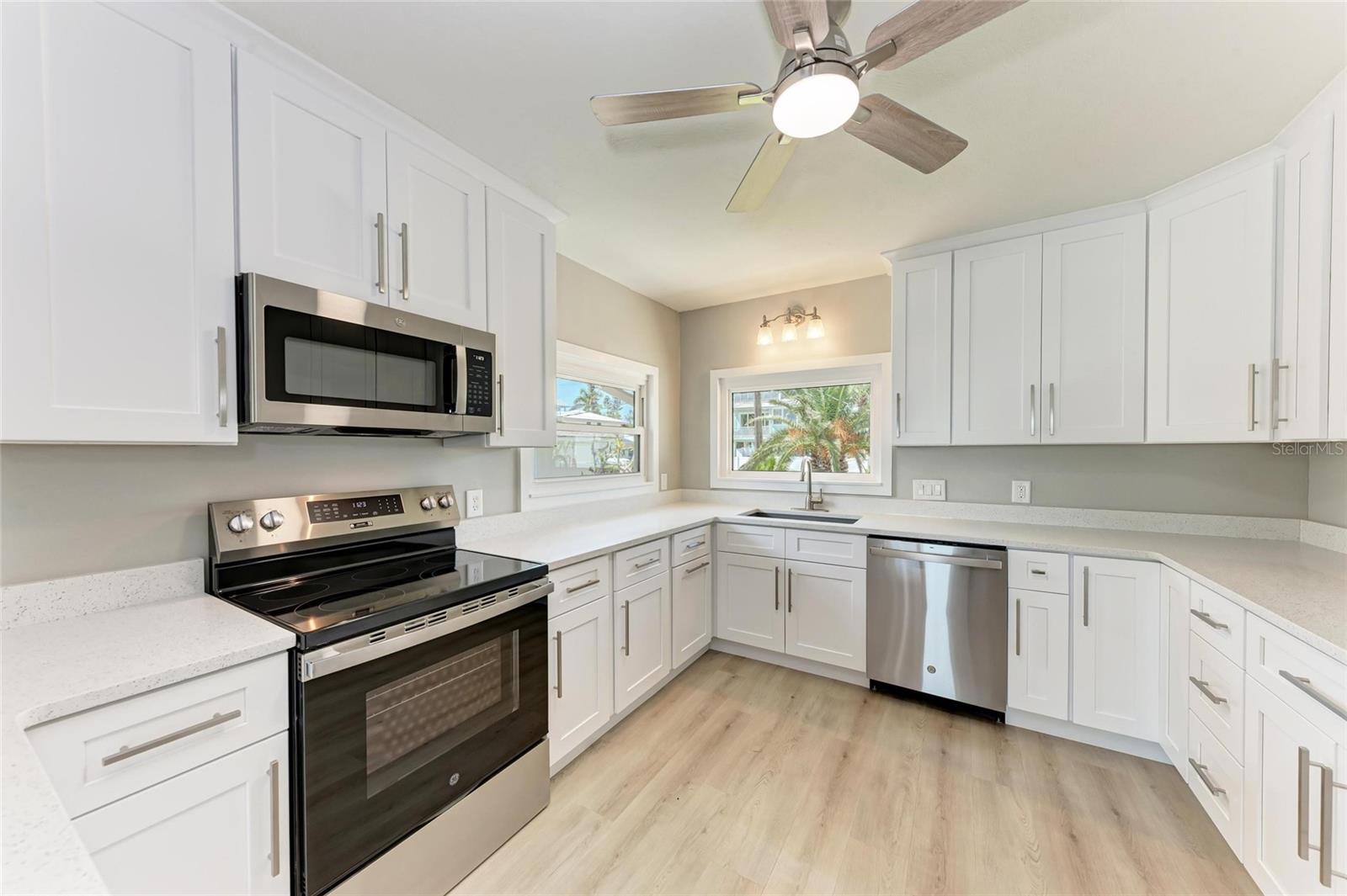 893 N SHORE DR — photo 16