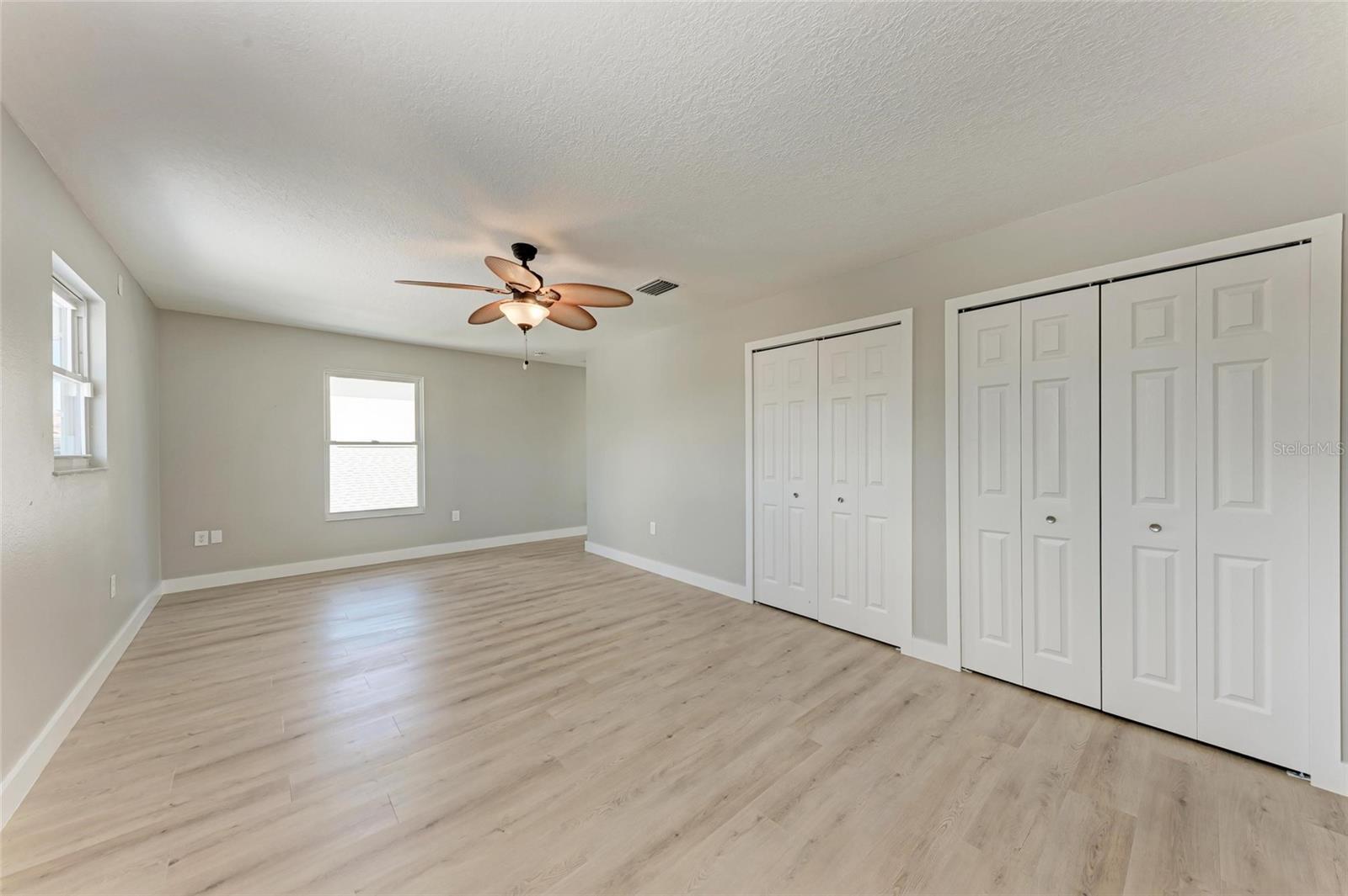 893 N SHORE DR — photo 34