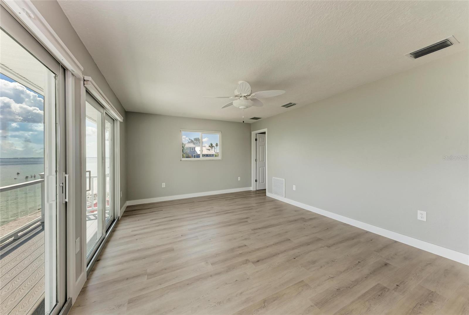 893 N SHORE DR — photo 38