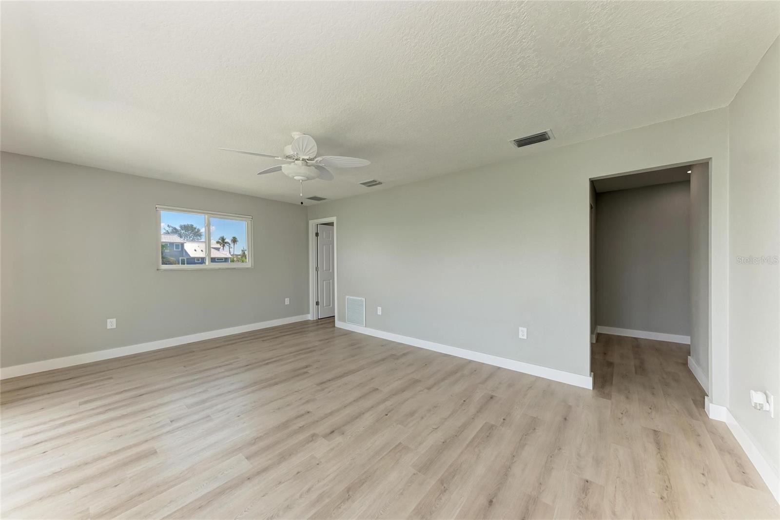 893 N SHORE DR — photo 37