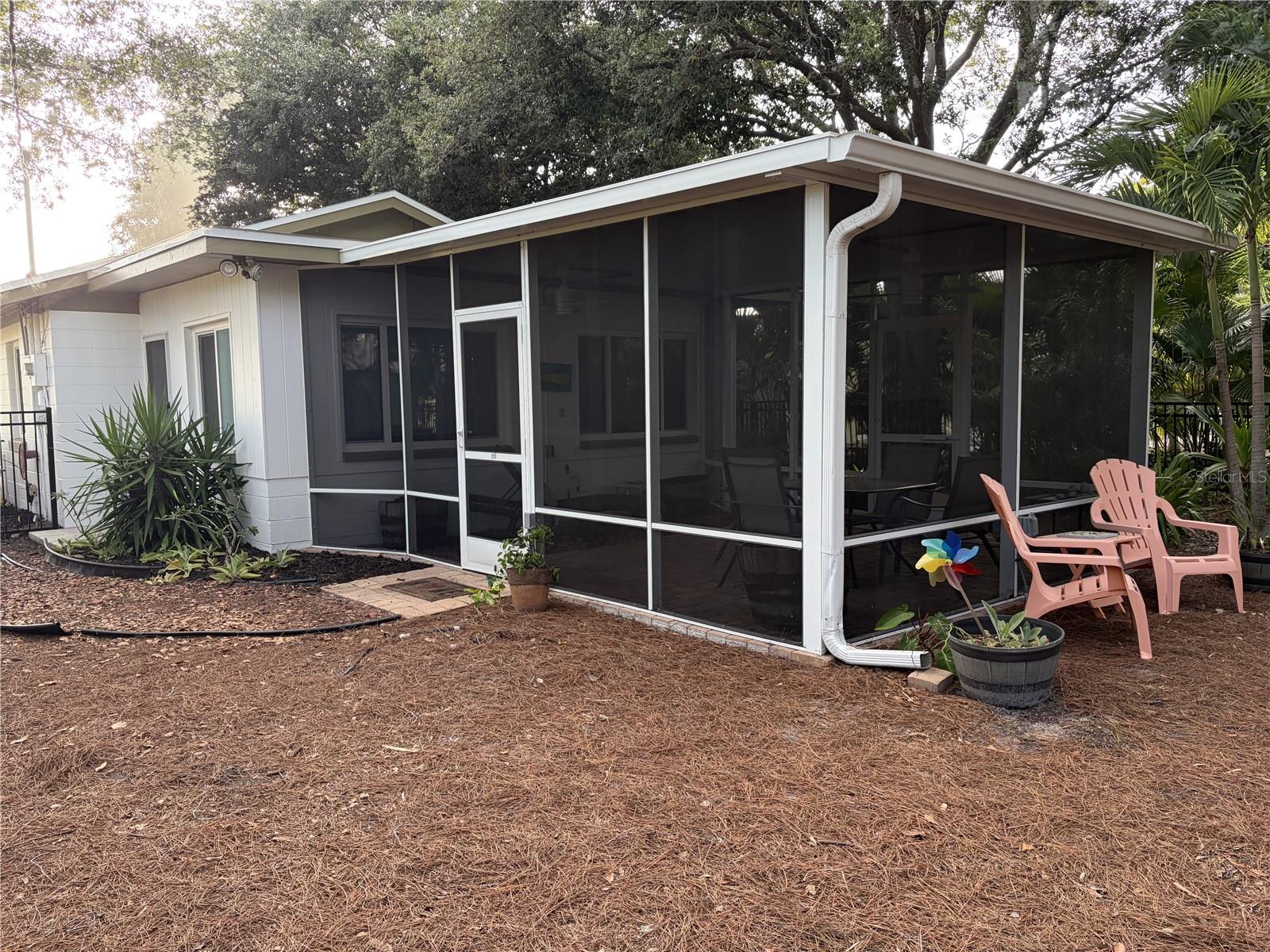 421 RIVIERA ST — photo 24