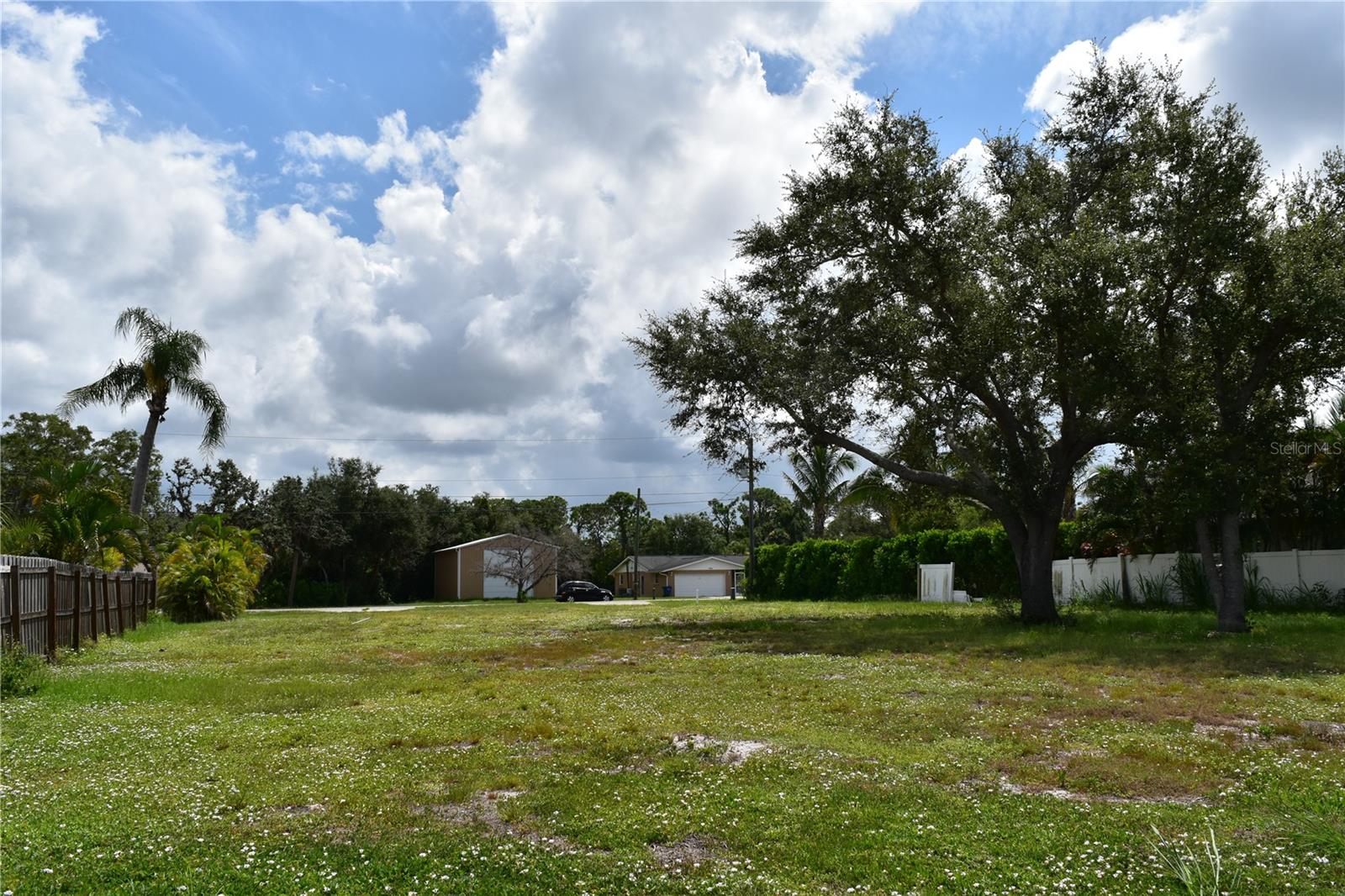 2450 ALAMANDER AVE — photo 13