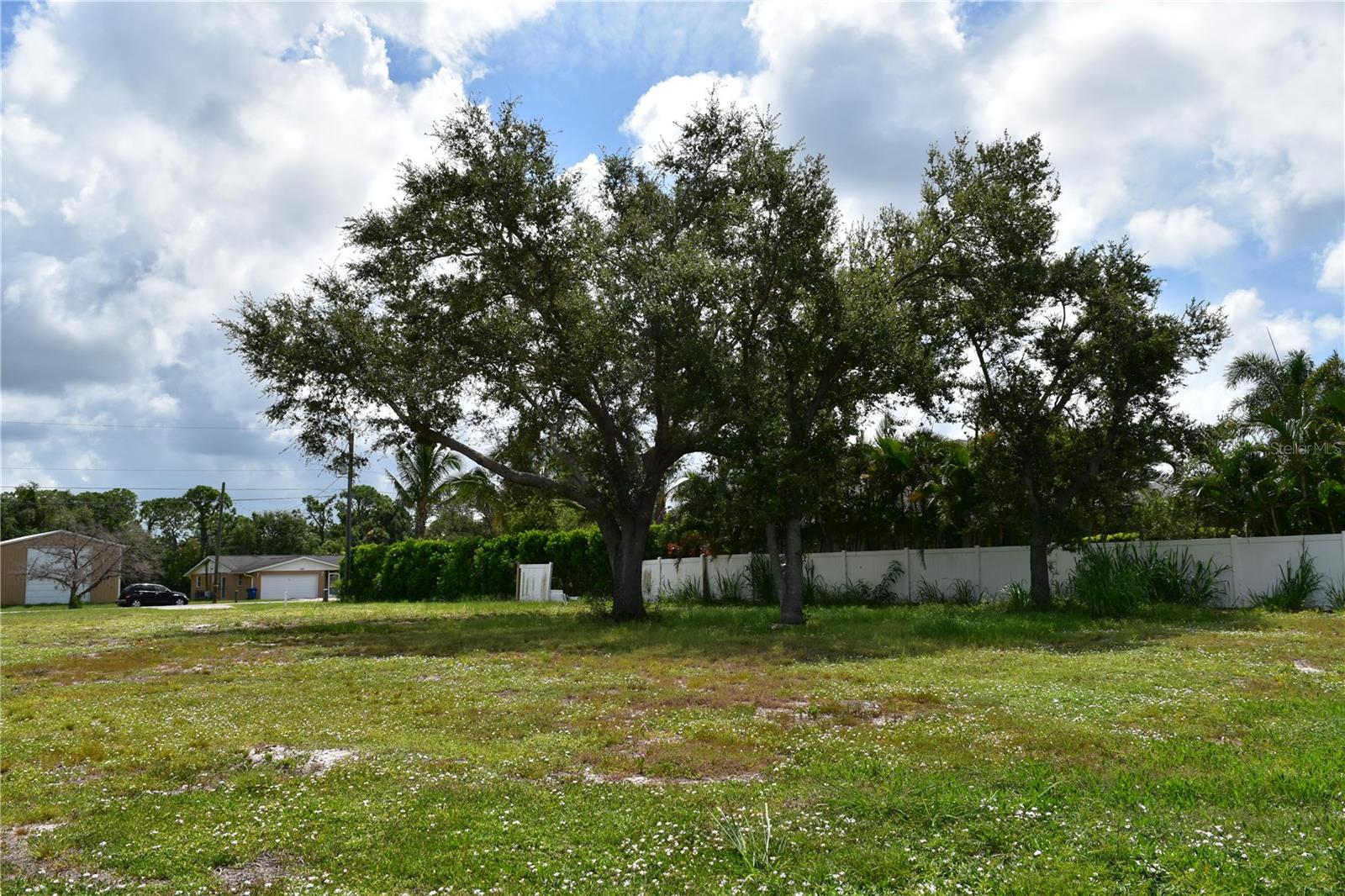 2450 ALAMANDER AVE — photo 23