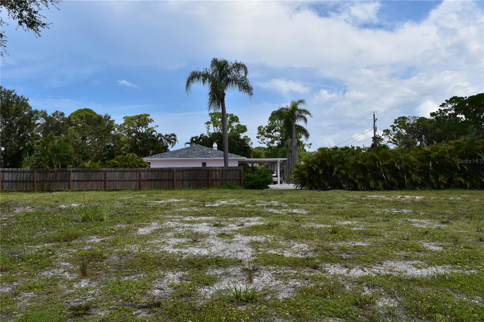 2450 ALAMANDER AVE — photo 24
