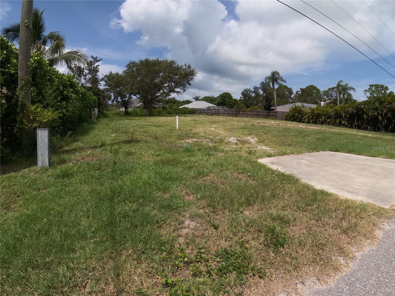 2450 ALAMANDER AVE — photo 17
