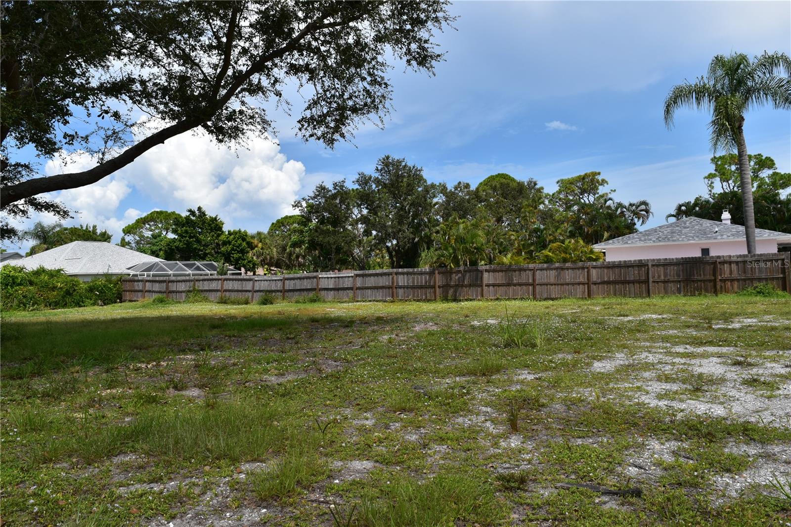 2450 ALAMANDER AVE — photo 25