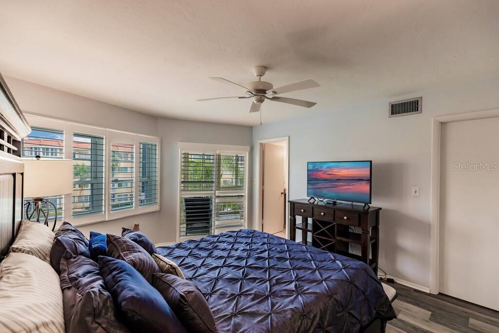 1250 N PORTOFINO DR #302 — photo 11