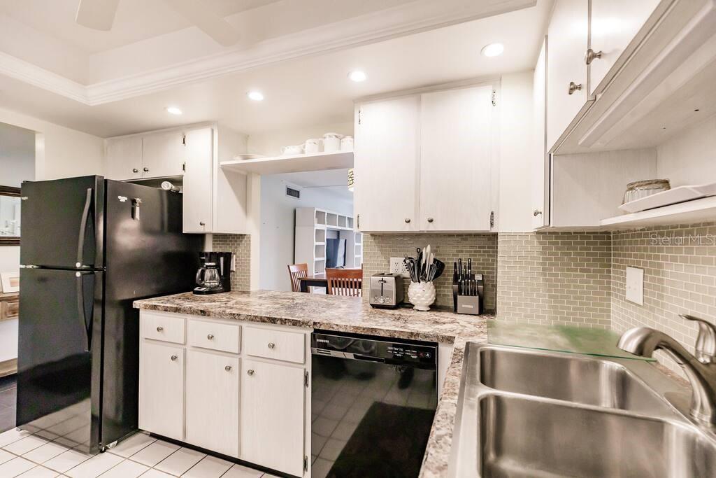 1250 N PORTOFINO DR #302 — photo 10