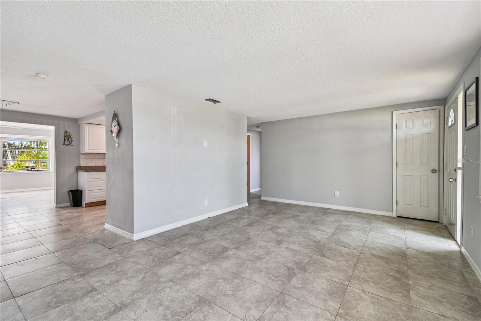 13606 ALLYN DR — photo 8