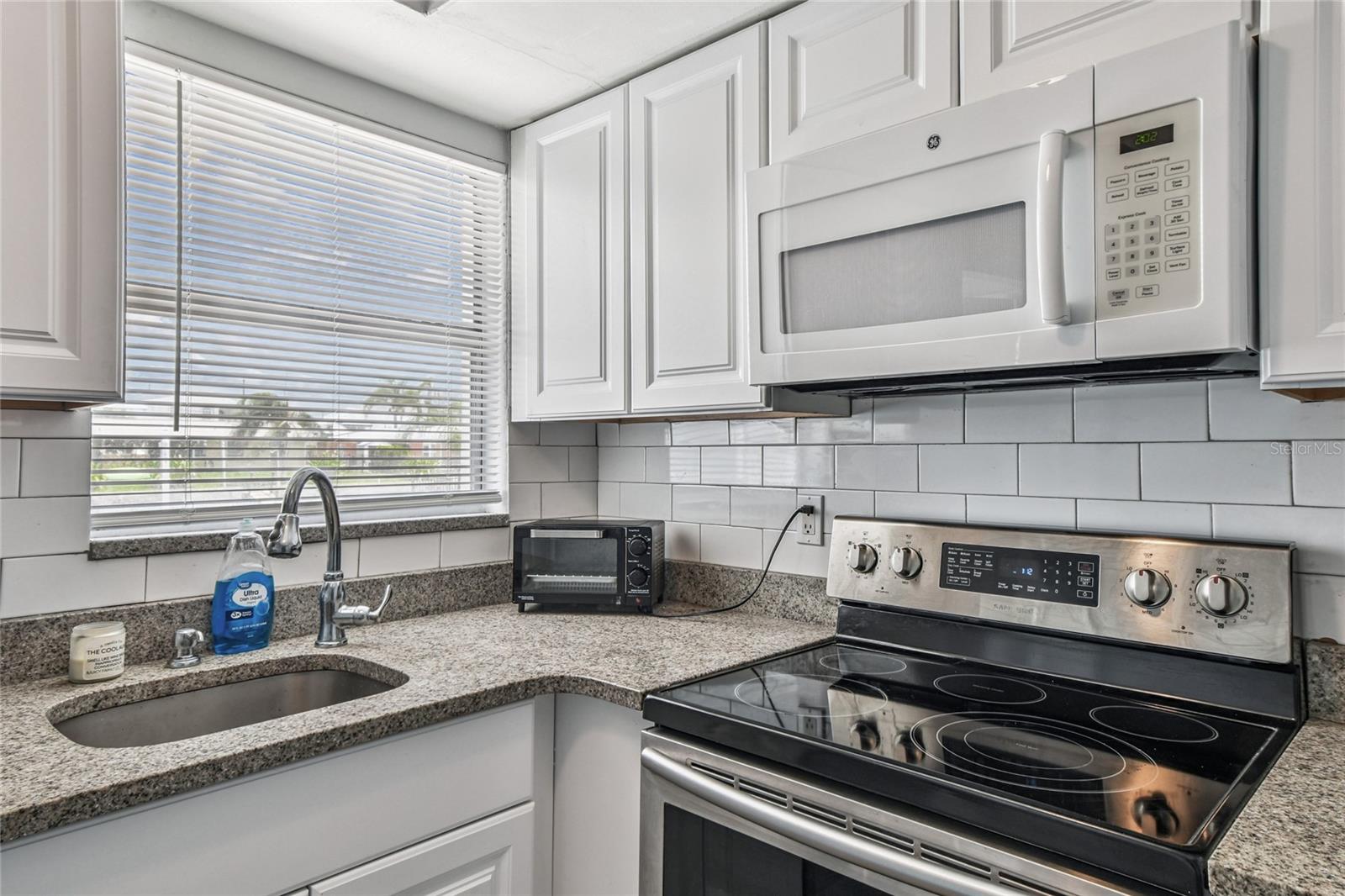 13606 ALLYN DR — photo 16